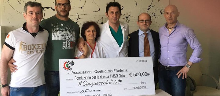 Donazione dell'assegno di 500 euro